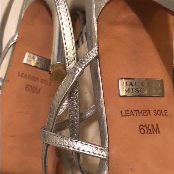 Badgley Mischka Silver Pumps with dust bag - Picture 4 of 4